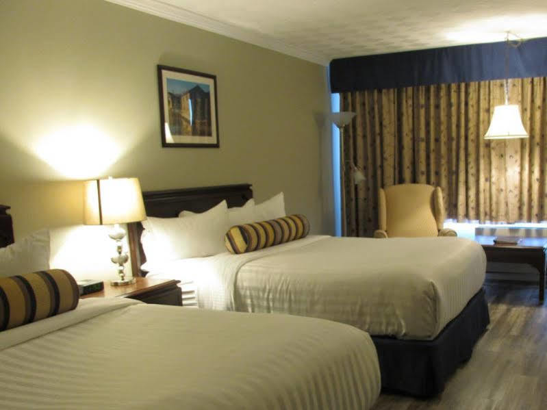 The Fredericton Inn ภายนอก รูปภาพ