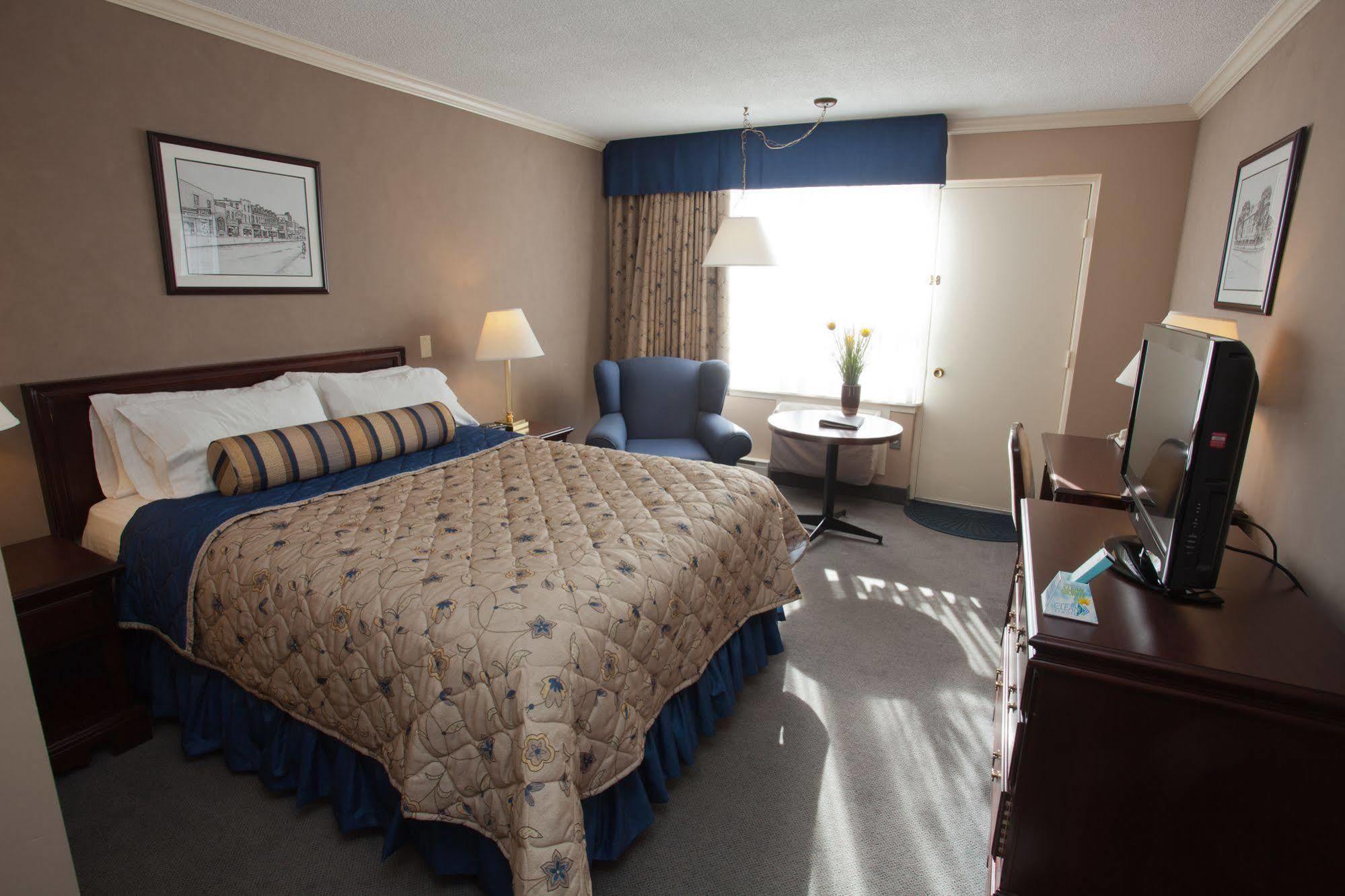 The Fredericton Inn ภายนอก รูปภาพ