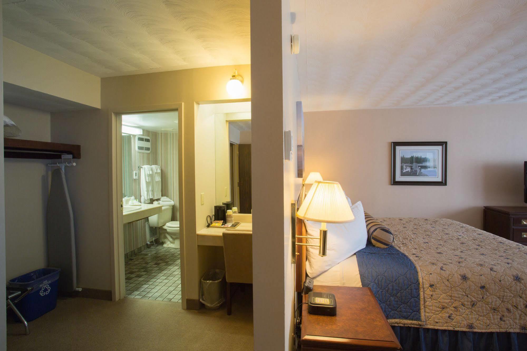 The Fredericton Inn ภายนอก รูปภาพ