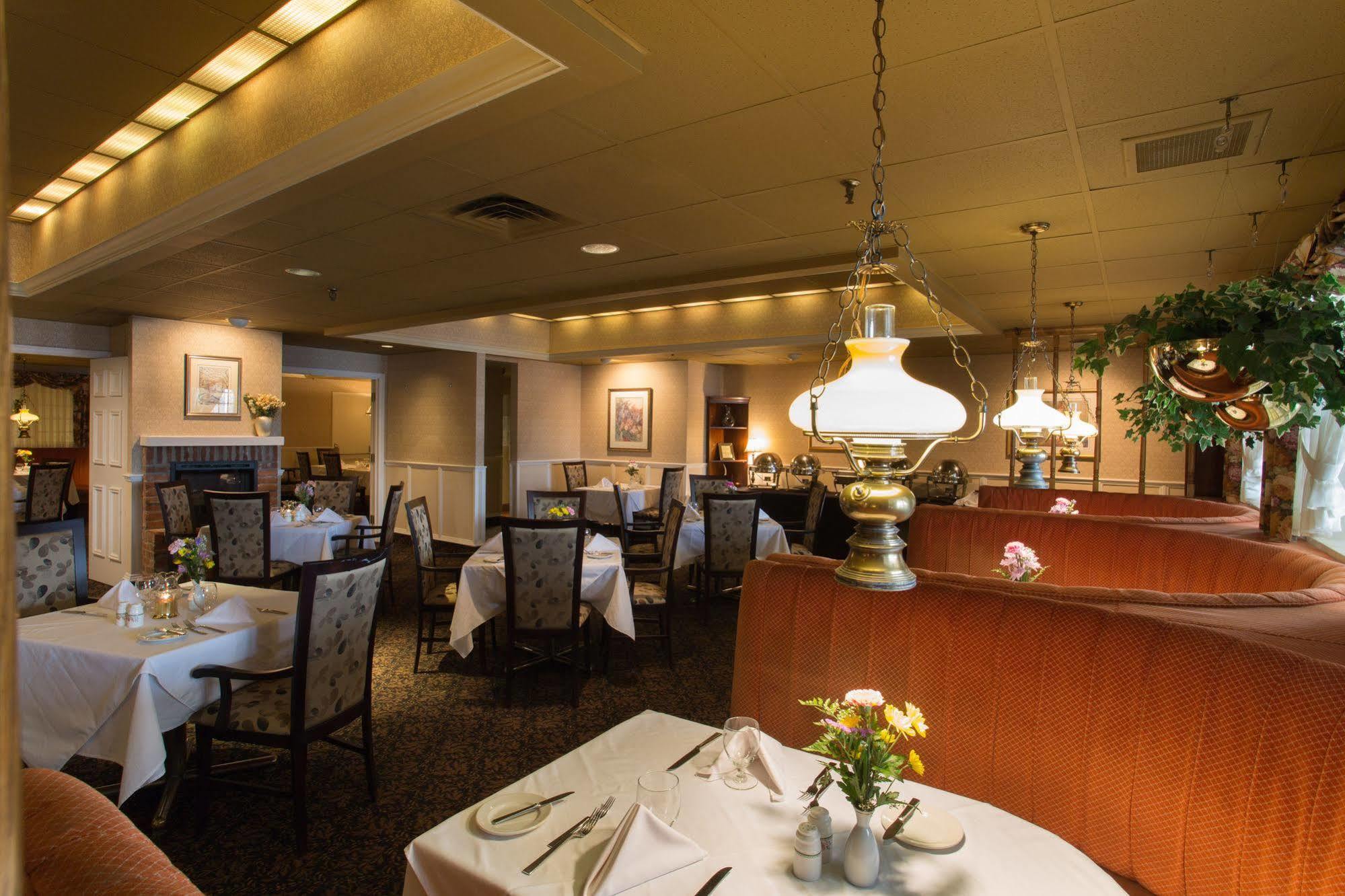 The Fredericton Inn ภายนอก รูปภาพ