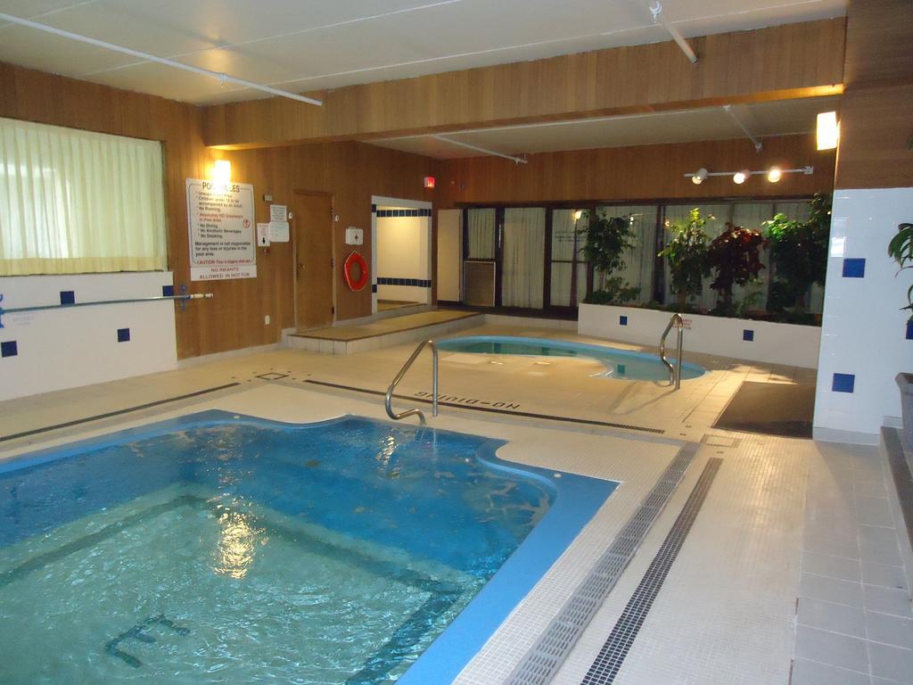 The Fredericton Inn ภายนอก รูปภาพ